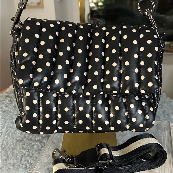 THINK ROYLN Black & White Polka Dot Quilted Insulated Shoulder Bag 10”x 8” NWOT - Picture 2 of 8